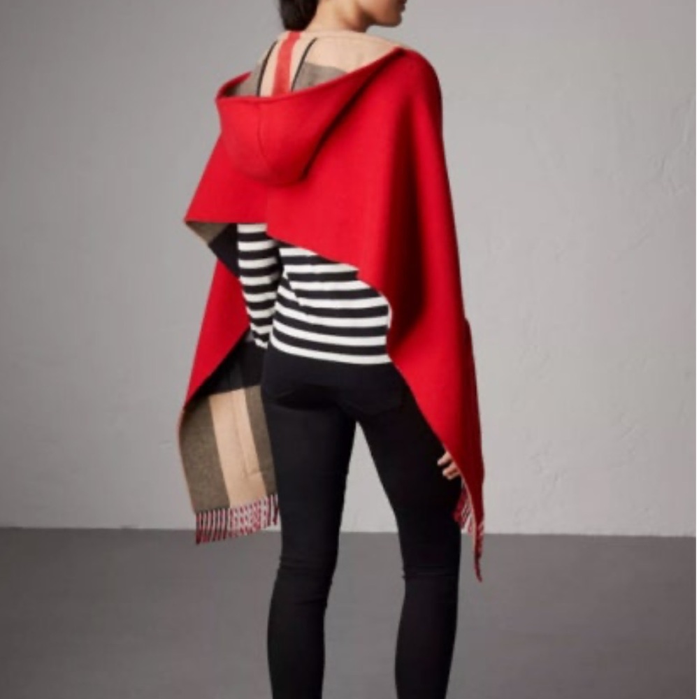 BURBERRY Check-lined Wool Cashmere Hooded Stole ‼️Sharing‼️ - Picture 3 of 4